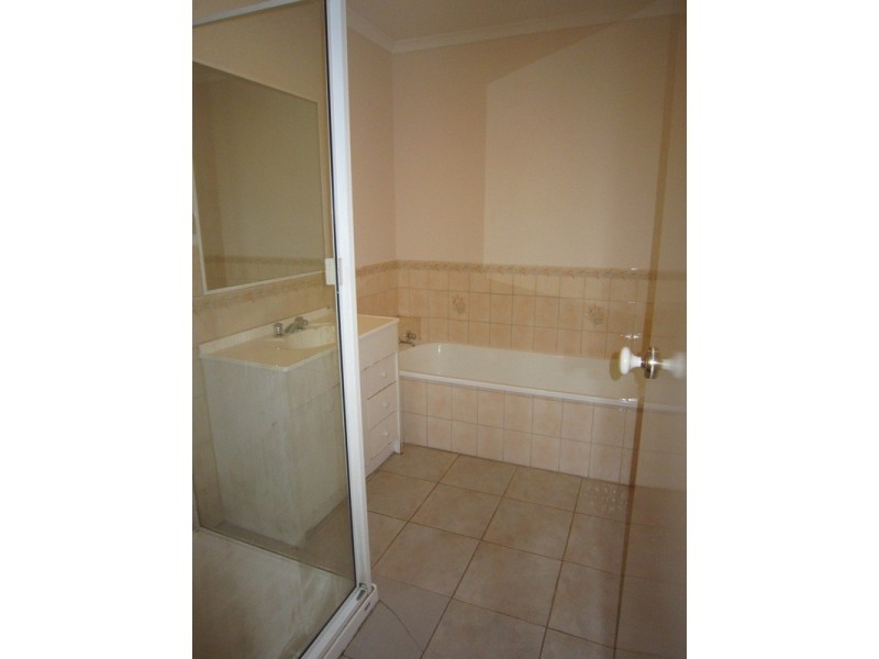 2/8 Fintonia Street, Oakleigh VIC 3166