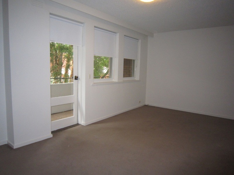 2/61 Robe Street, St Kilda VIC 3182