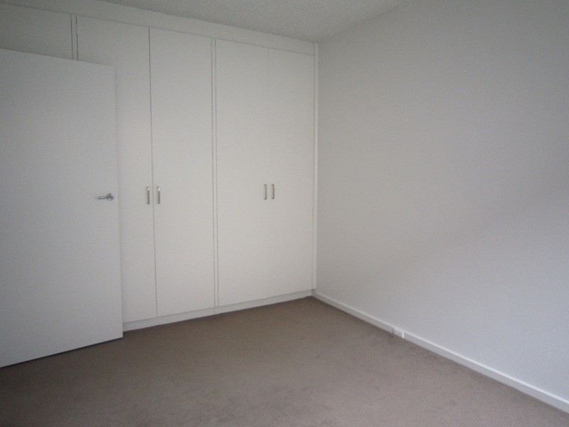 2/61 Robe Street, St Kilda VIC 3182