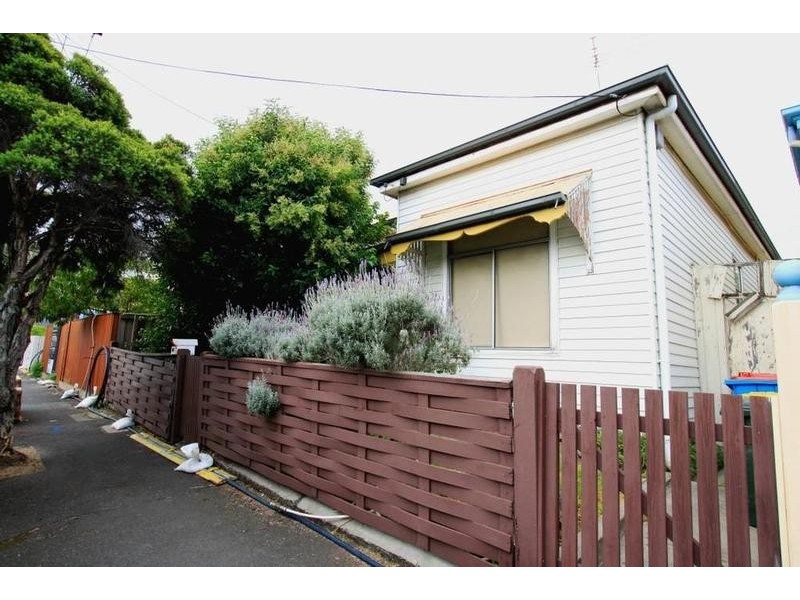 8 Camden Street, St Kilda East VIC 3183