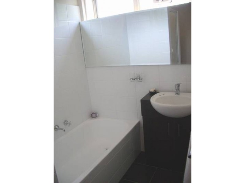 1/8 Commercial Road, Mentone VIC 3194