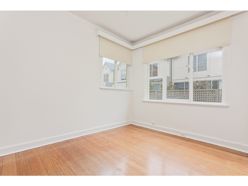 2/78 Barkly Street, St Kilda VIC 3182