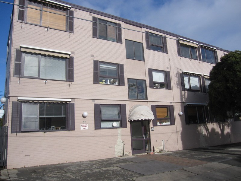 3/37 Gurner Street, St Kilda VIC 3182