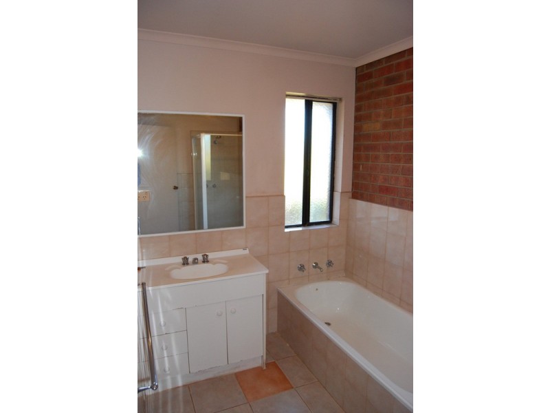 4/8 Fintonia Street, Hughesdale VIC 3166