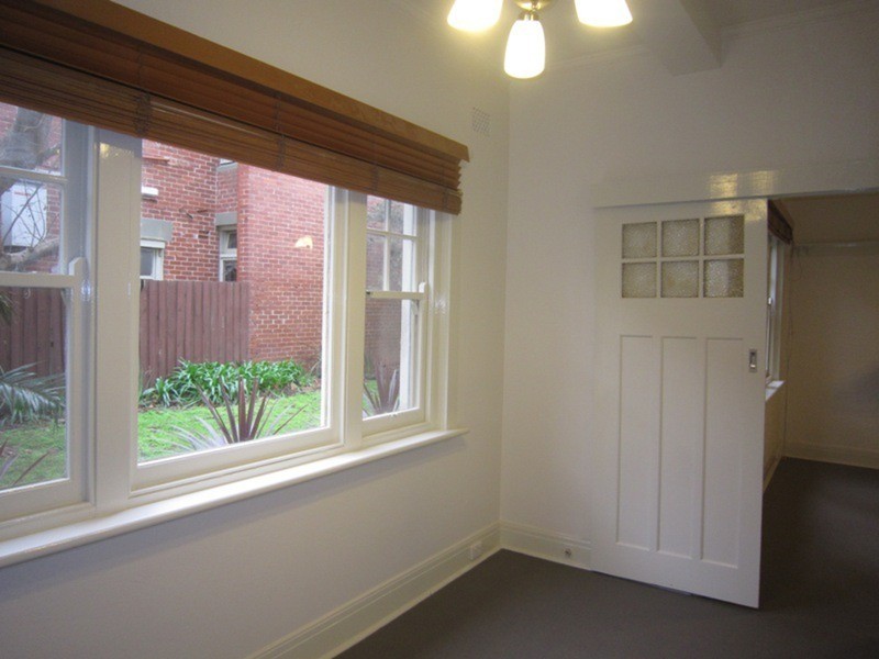 2/5 Robe Street, St Kilda VIC 3182