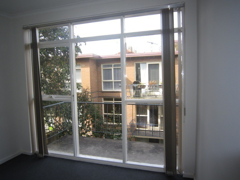 11/23 Robe Street, St Kilda VIC 3182