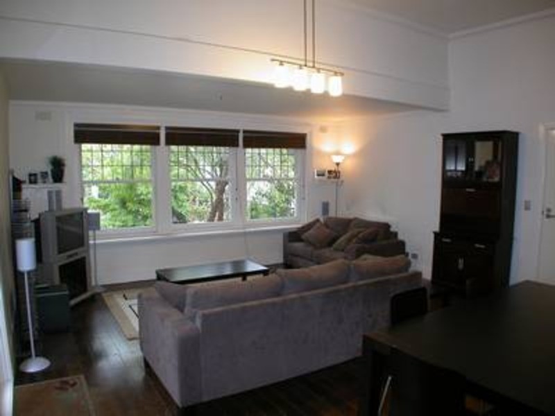 2/32 Mitford Street, Elwood VIC 3184