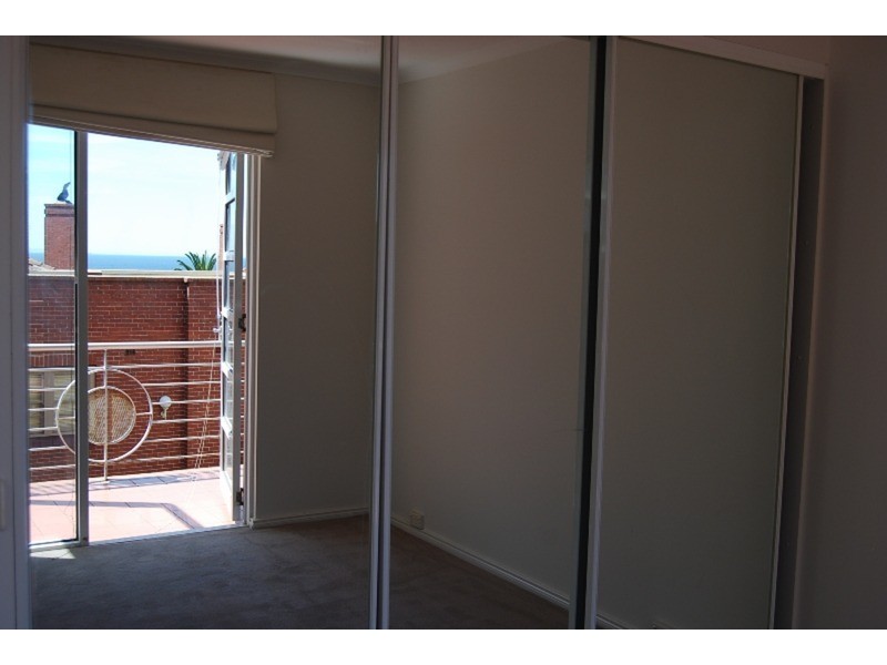 43/18 The Esplanade, St Kilda VIC 3182