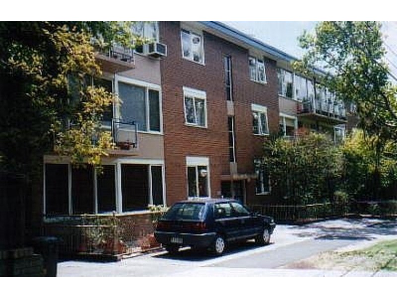 14/2 Dickens Street, Elwood VIC 3184