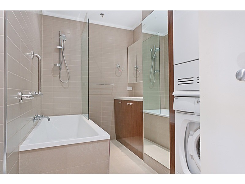 102/8-10 Esplanade, St Kilda VIC 3182