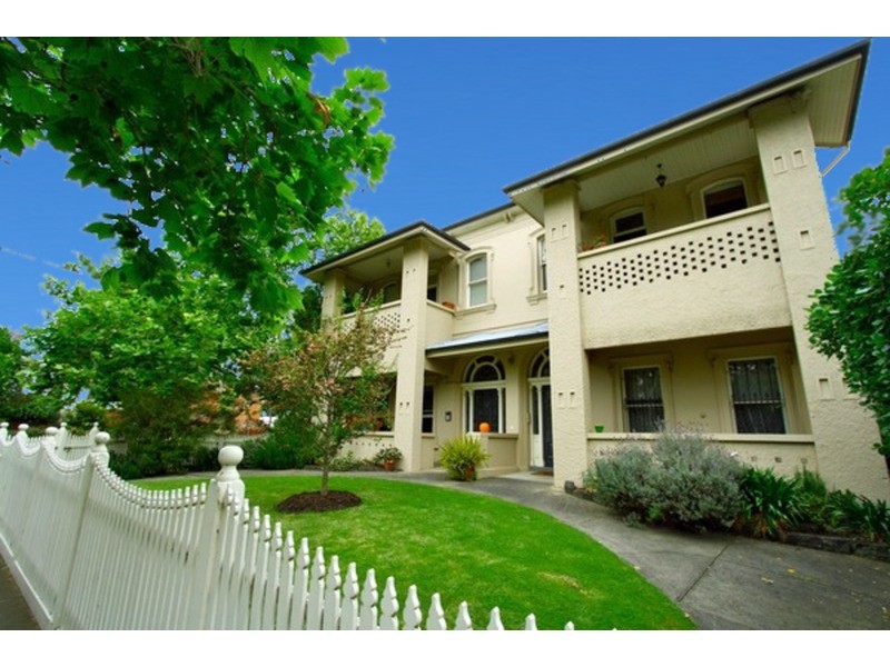 8/17 crimea Street, St Kilda VIC 3182