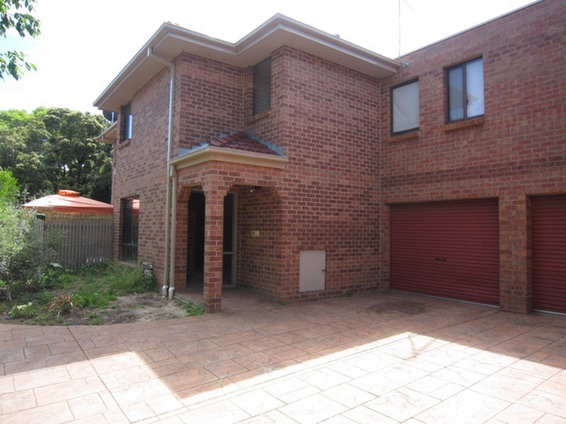 2/8 Fintonia Street, Oakleigh VIC 3166