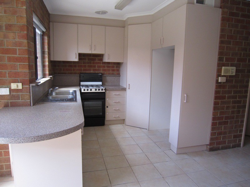 2/8 Fintonia Street, Oakleigh VIC 3166