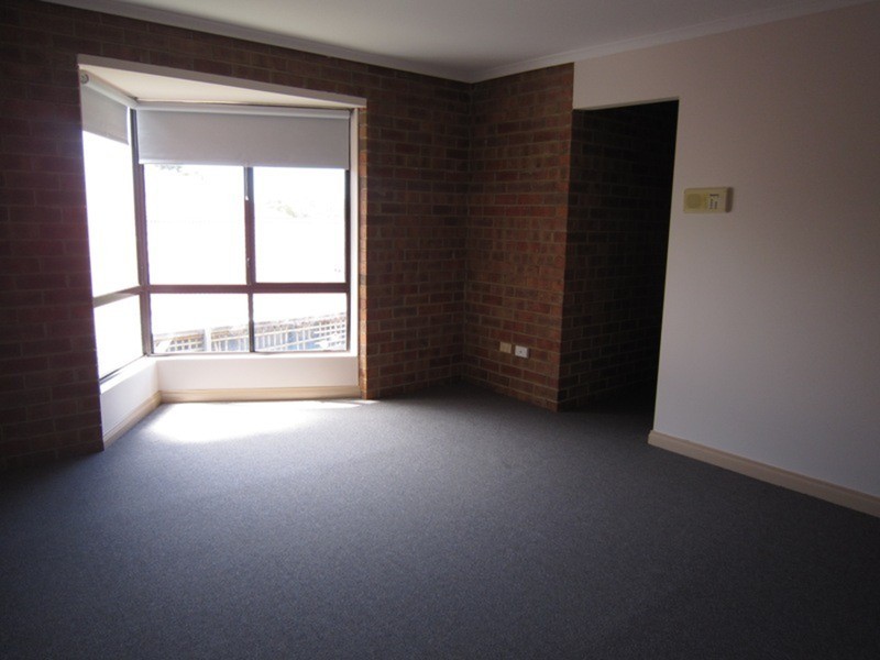 2/8 Fintonia Street, Oakleigh VIC 3166