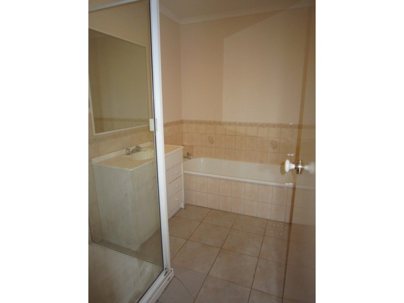 2/8 Fintonia Street, Oakleigh VIC 3166