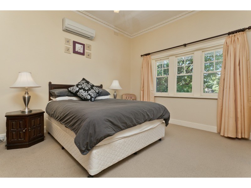 21 Mac Crescent, Parkdale VIC 3195