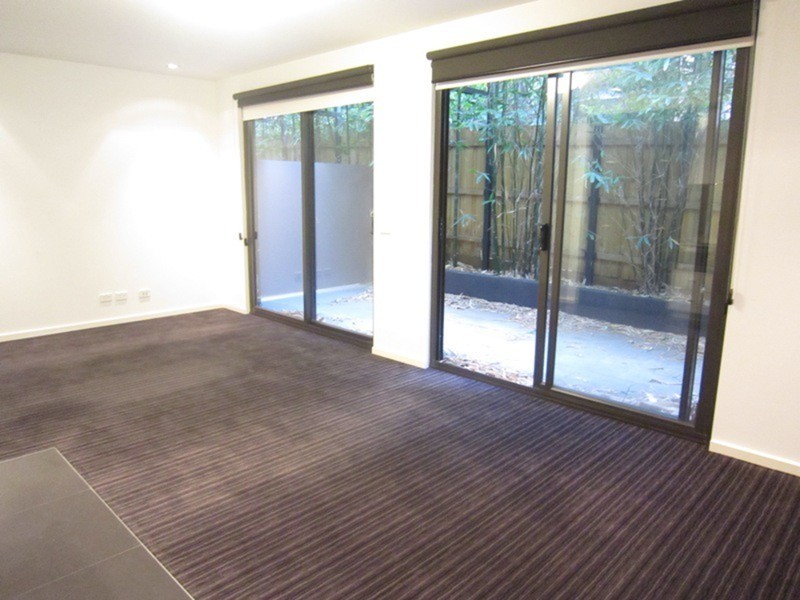 12/17 Robe  Street, St Kilda VIC 3182