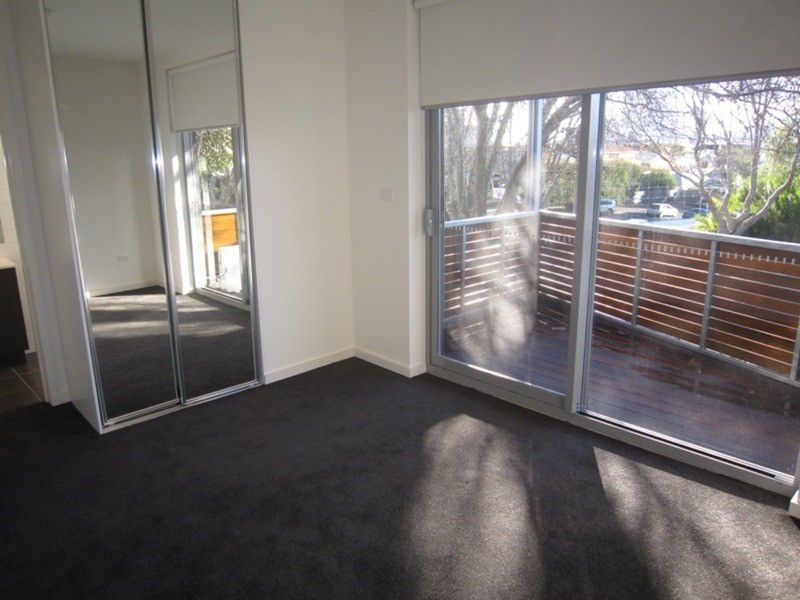 2/3 Charnwood Road, St Kilda VIC 3182