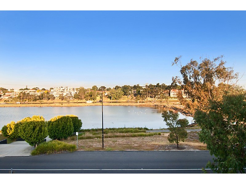 54 Cumberland Drive, Maribyrnong VIC 3032