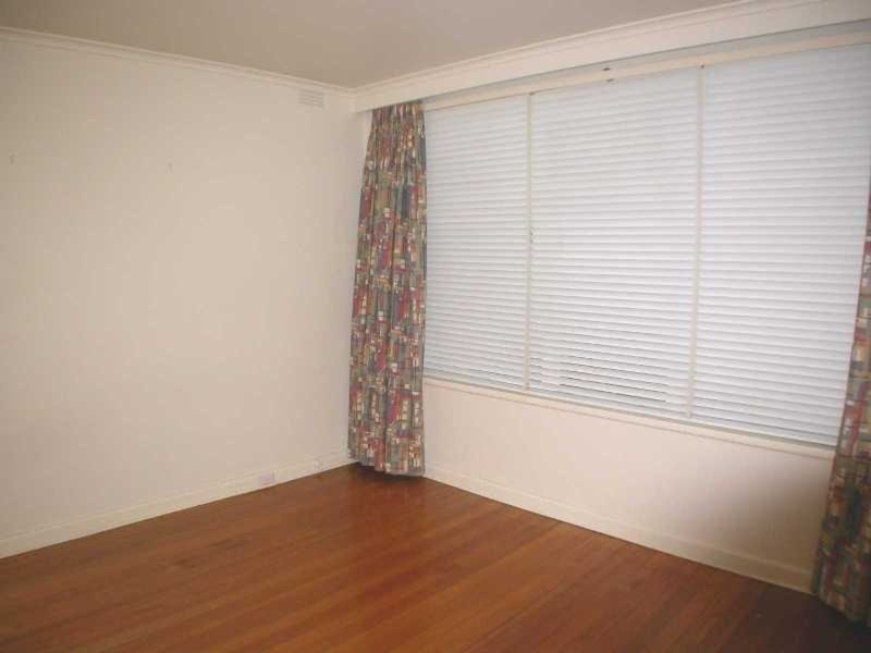 1/3 Wimbledon Avenue, Elwood VIC 3184