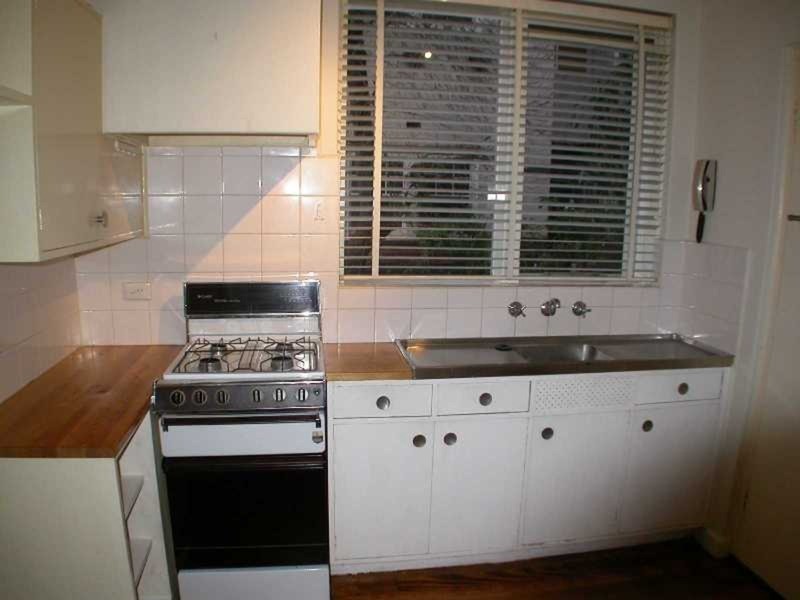 1/3 Wimbledon Avenue, Elwood VIC 3184