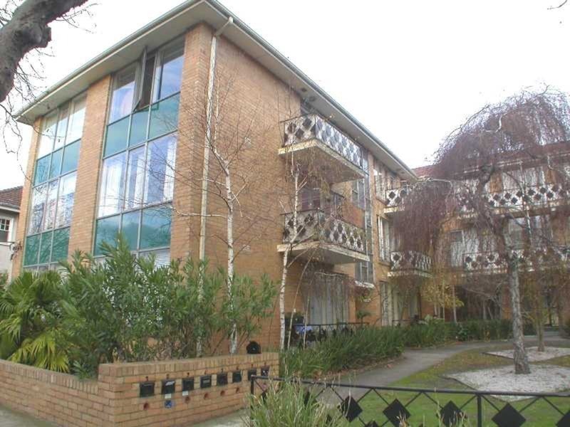 1/3 Wimbledon Avenue, Elwood VIC 3184