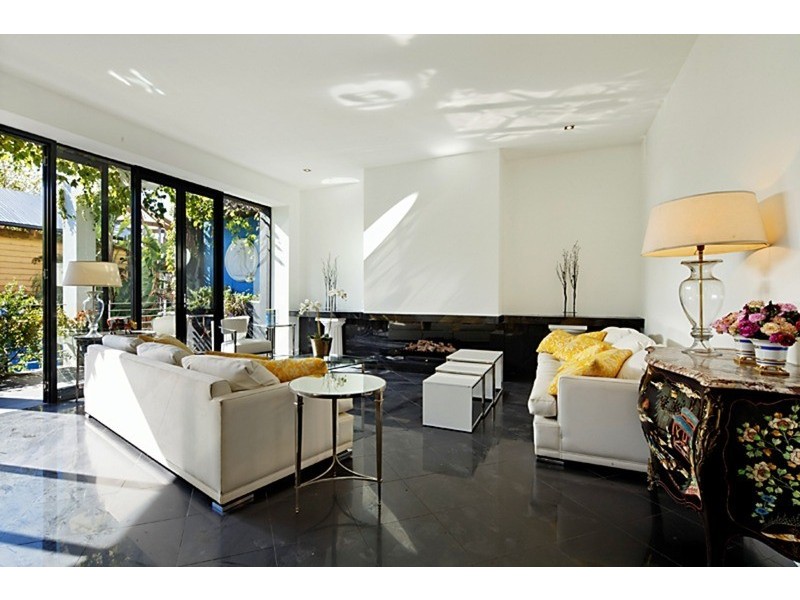 4 St Leonards Place, St Kilda VIC 3182