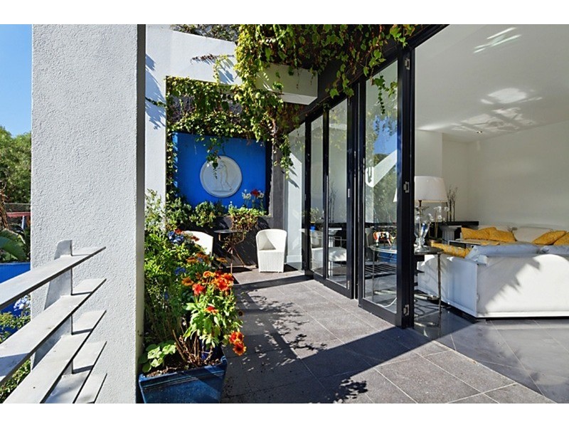 4 St Leonards Place, St Kilda VIC 3182