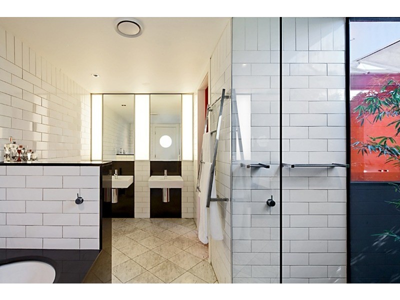 4 St Leonards Place, St Kilda VIC 3182