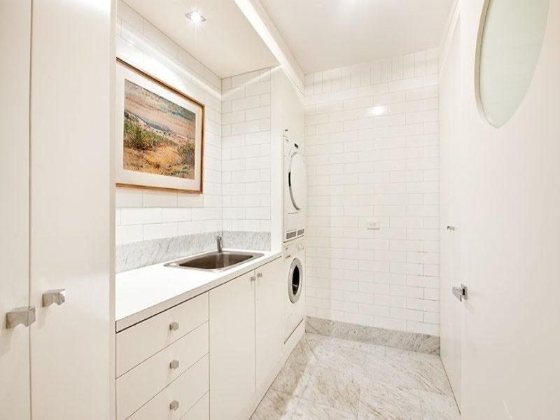 4 St Leonards Place, St Kilda VIC 3182