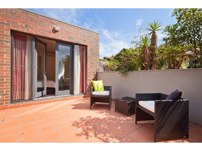 17 Park Lane, St Kilda West VIC 3182