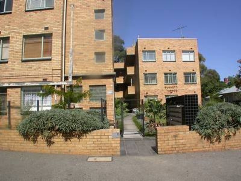 18/11 Burnett Street, St Kilda VIC 3182