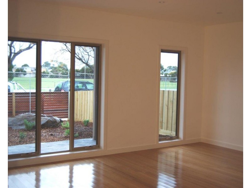 2/17 Carmen Street, Newport VIC 3015