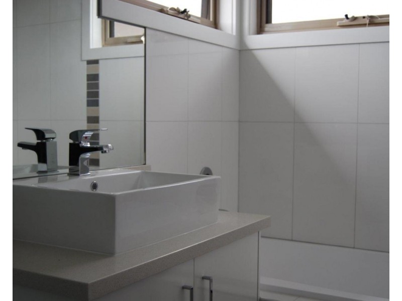 2/17 Carmen Street, Newport VIC 3015