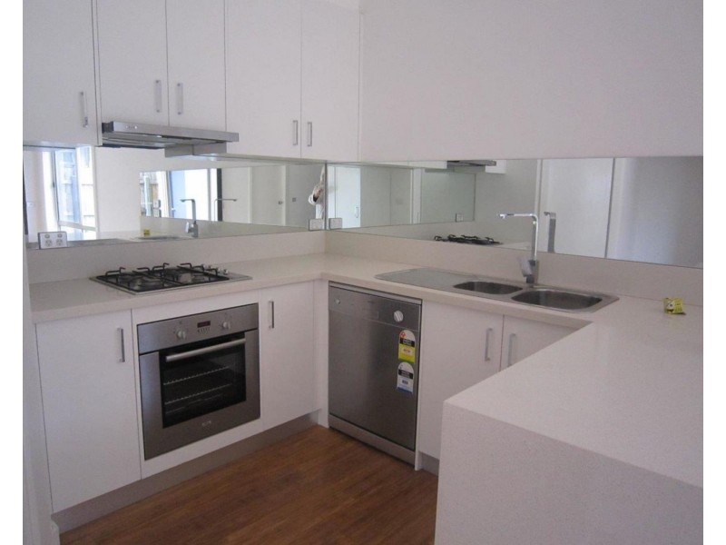 2/17 Carmen Street, Newport VIC 3015