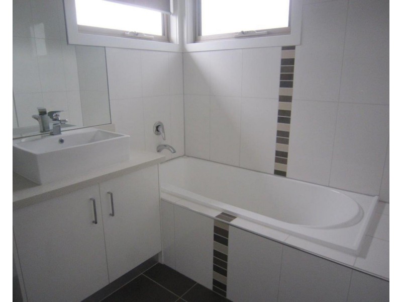 2/17 Carmen Street, Newport VIC 3015