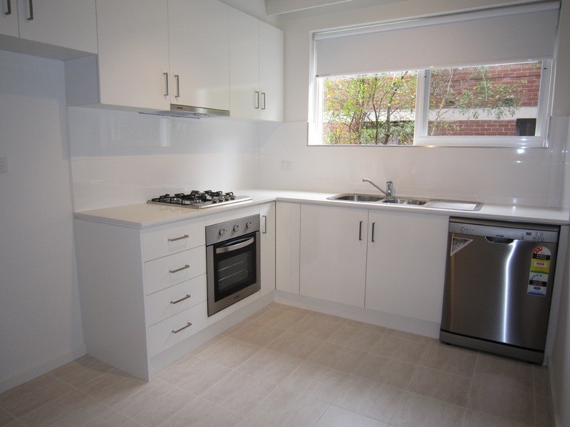 2/61 Robe Street, St Kilda VIC 3182