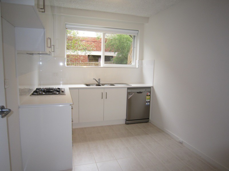 2/61 Robe Street, St Kilda VIC 3182