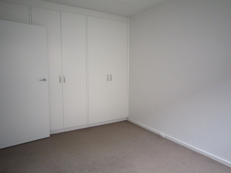 2/61 Robe Street, St Kilda VIC 3182