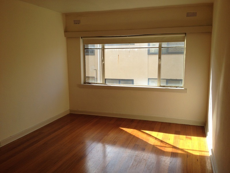 18/11 Burnett Street, St Kilda VIC 3182