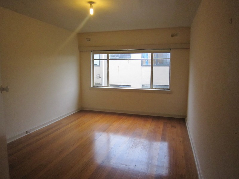 18/11 Burnett Street, St Kilda VIC 3182