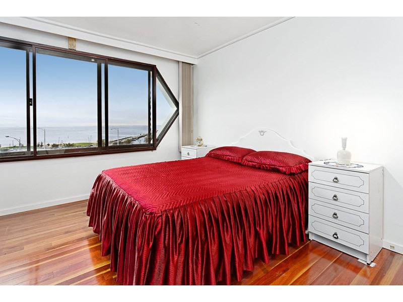 33/8-10 The Esplanade, St Kilda VIC 3182