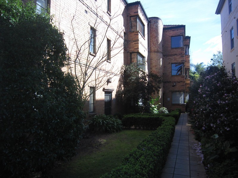 8/37 Eildon Road, St Kilda VIC 3182