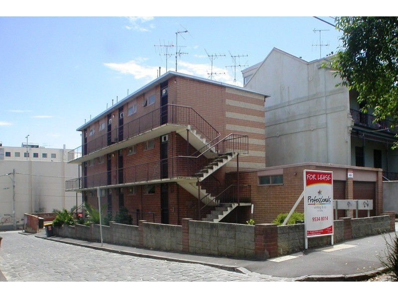 1/2 Dalgety Street, St Kilda VIC 3182
