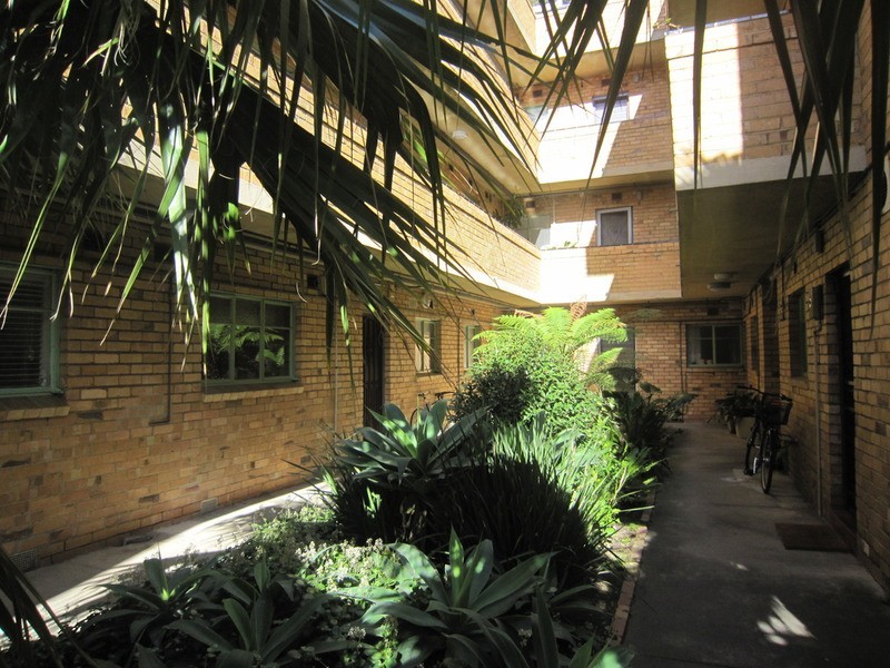 21/11 Burnett Street, St Kilda VIC 3182