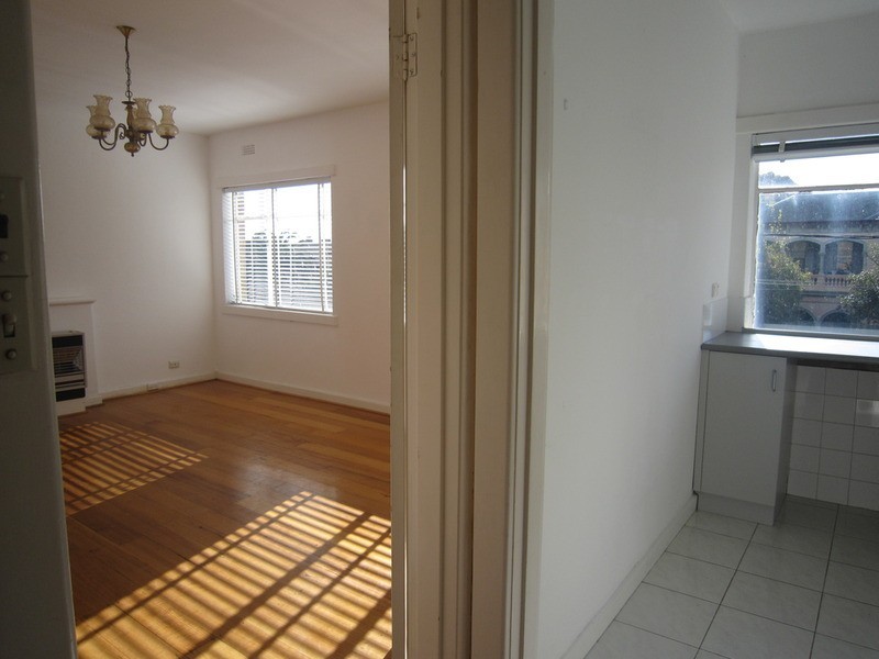 21/11 Burnett Street, St Kilda VIC 3182