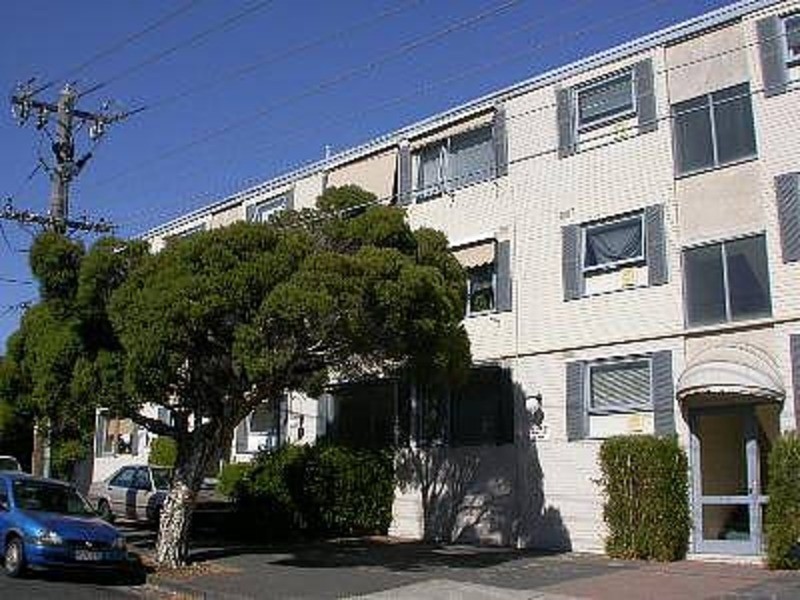 1/37 Gurner Street, St Kilda VIC 3182