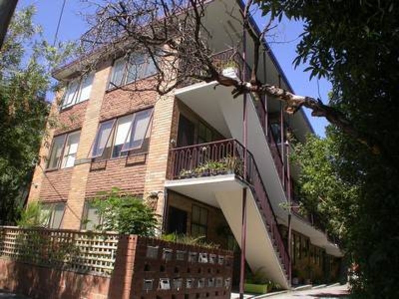 2/27 Robe Street, St Kilda VIC 3182