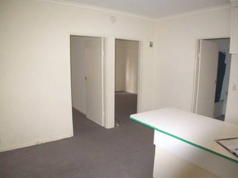 2/27 Robe Street, St Kilda VIC 3182