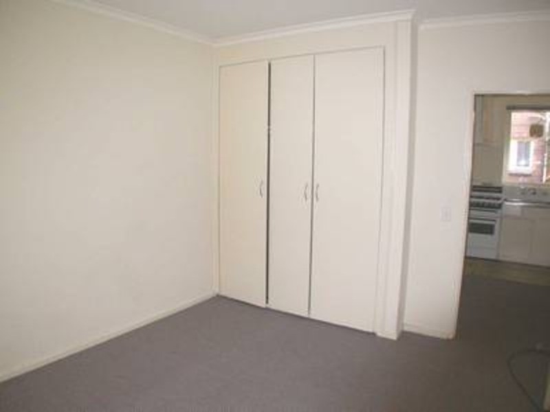 2/27 Robe Street, St Kilda VIC 3182